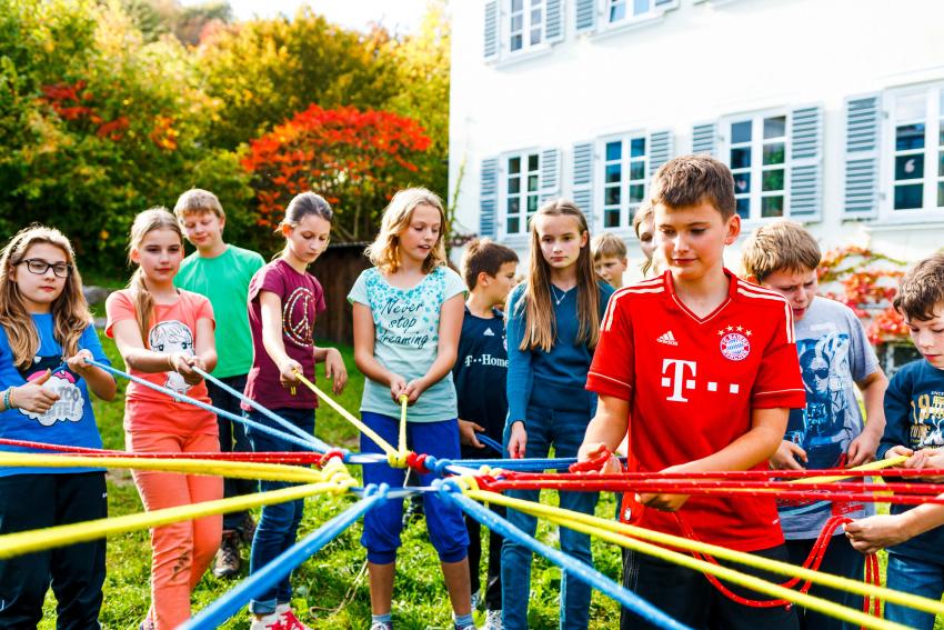 Kinder mit Seilsonne, Deutsches Jugendherbergswerk, 
Landesverband Bayern
